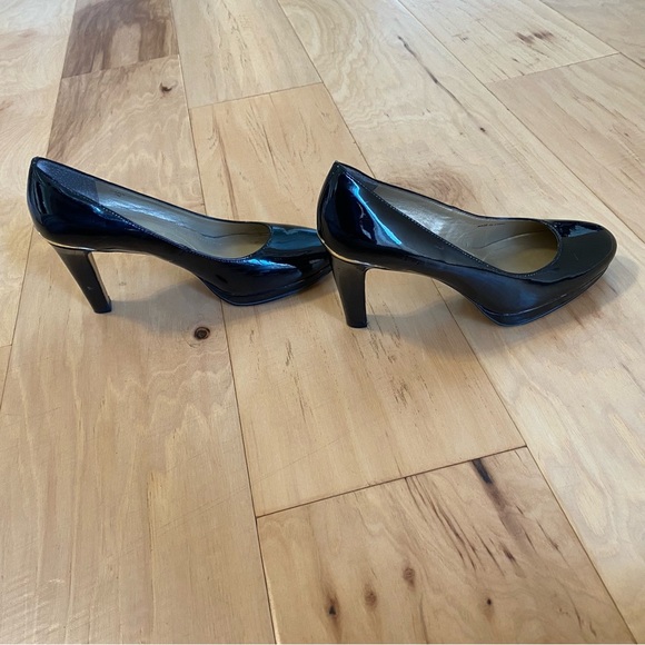 Tahari Black Patent Leather Heels Size 7 - Picture 2 of 8